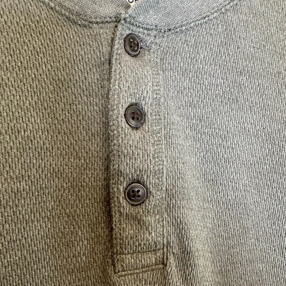 St. John's Bay Men's Green Henley Shirt Size XL - Picture 2 of 4
